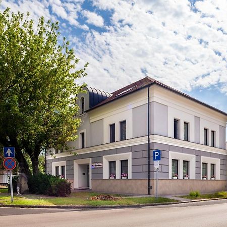 Corso Lux Apartman Gyula Eksteriør bilde