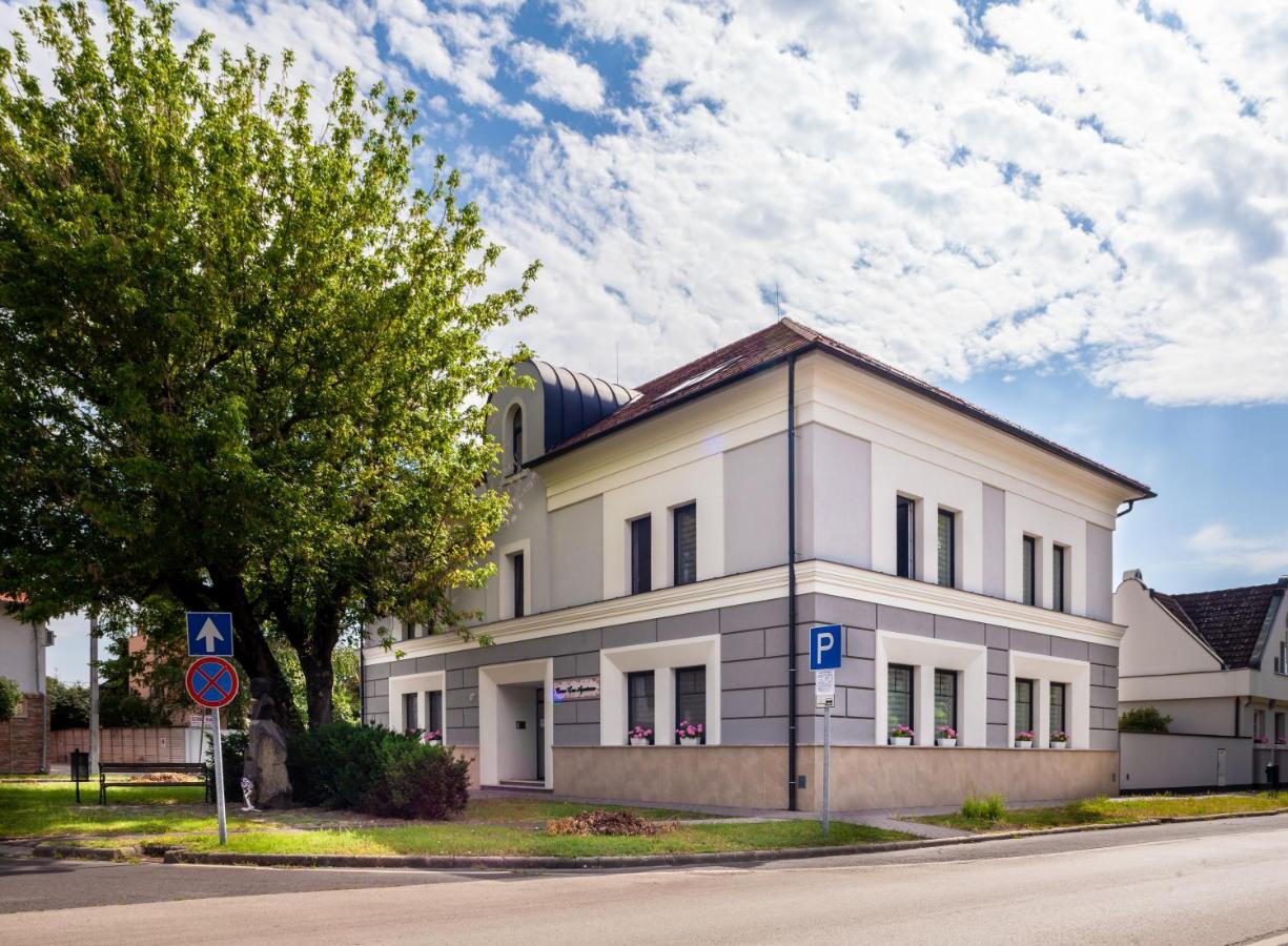 Corso Lux Apartman Gyula Eksteriør bilde