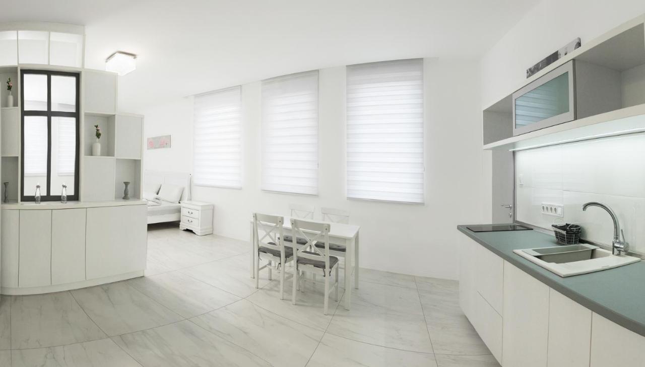Corso Lux Apartman Gyula Eksteriør bilde