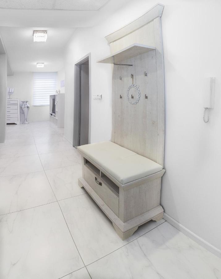 Corso Lux Apartman Gyula Eksteriør bilde