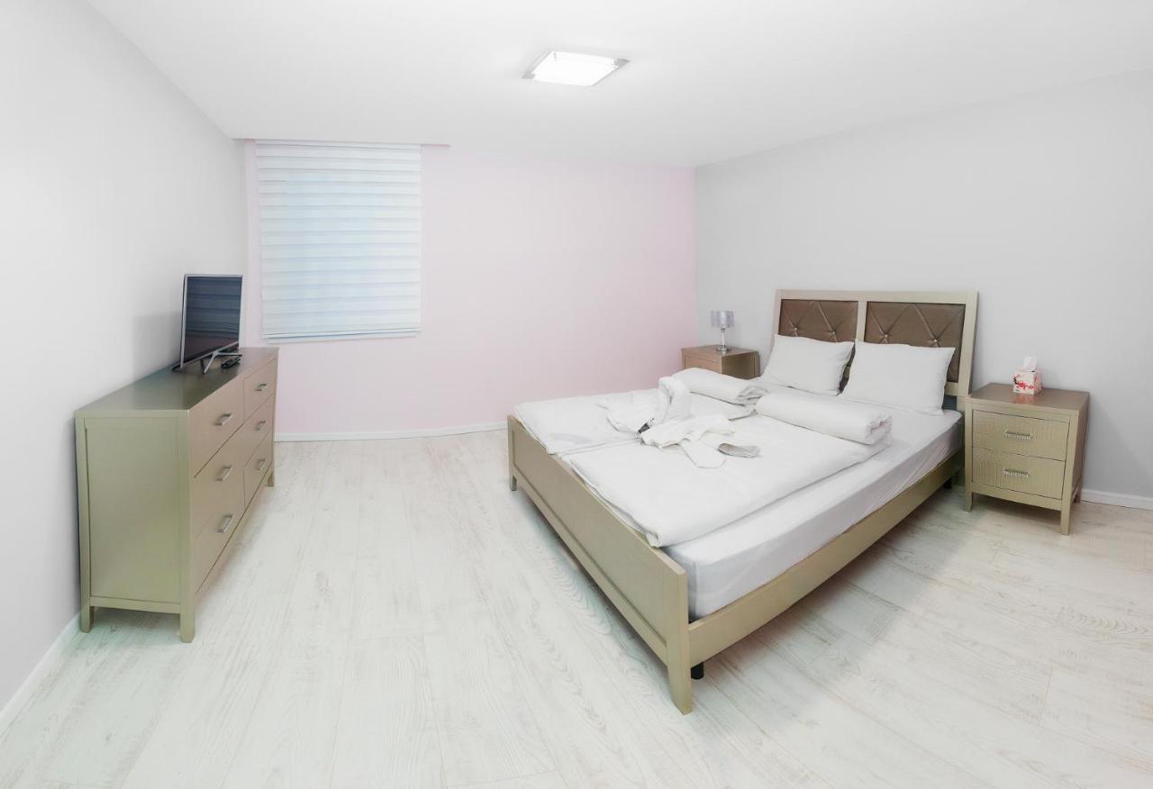 Corso Lux Apartman Gyula Eksteriør bilde