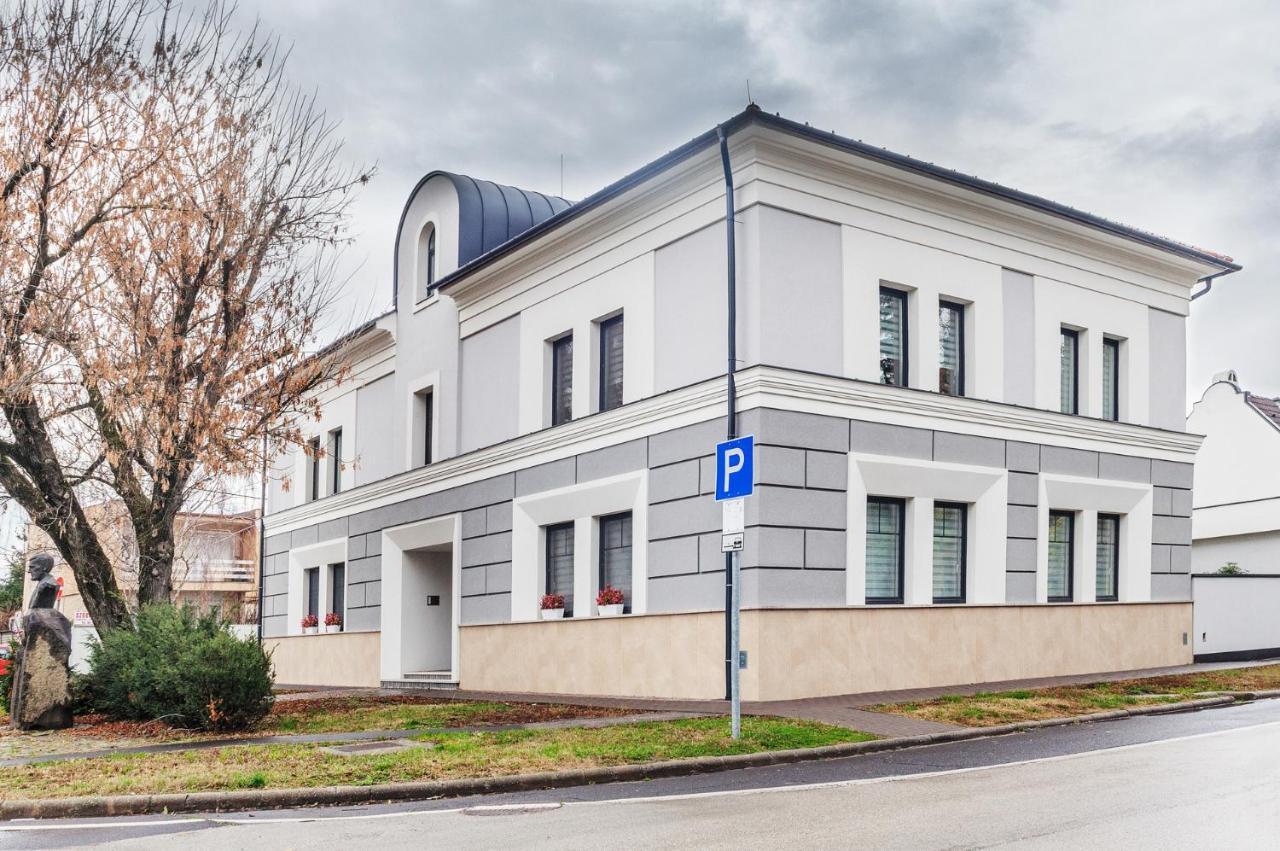 Corso Lux Apartman Gyula Eksteriør bilde